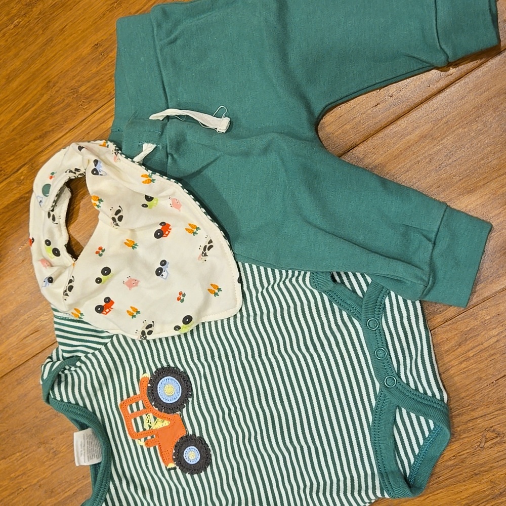 Starting Out Short Sleeve Onsie & Pants Set